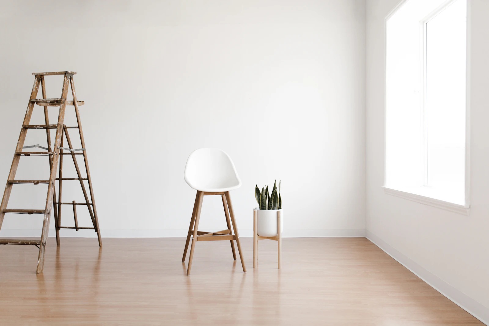 Empty, freshly-cleaned room with a small white round table beside a wall.